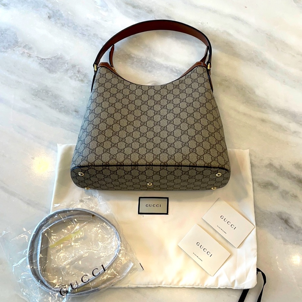 GUCCI GG MONOGRAM HOBO BAG.